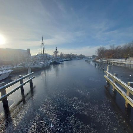 Hochwertige Ferienwohnung Direkt Am Wasser Mit Balkon Greifswald Eksteriør billede