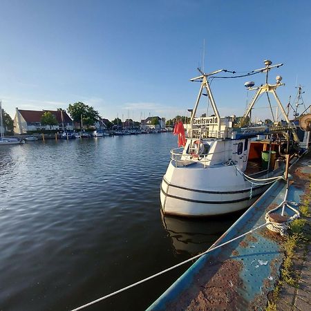 Hochwertige Ferienwohnung Direkt Am Wasser Mit Balkon Greifswald Eksteriør billede
