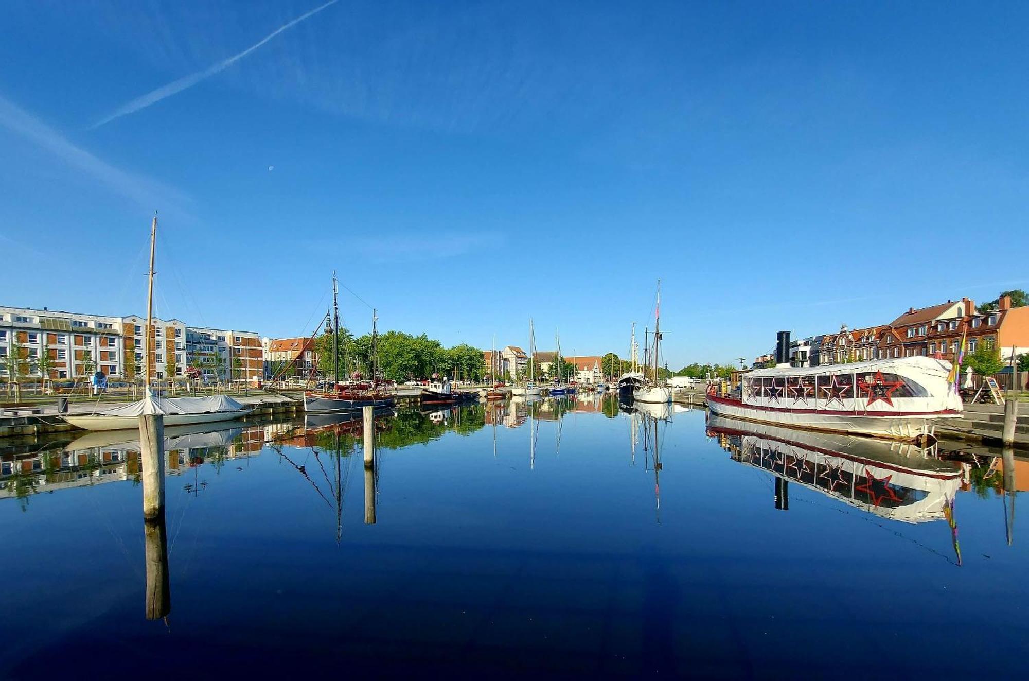 Hochwertige Ferienwohnung Direkt Am Wasser Mit Balkon Greifswald Eksteriør billede