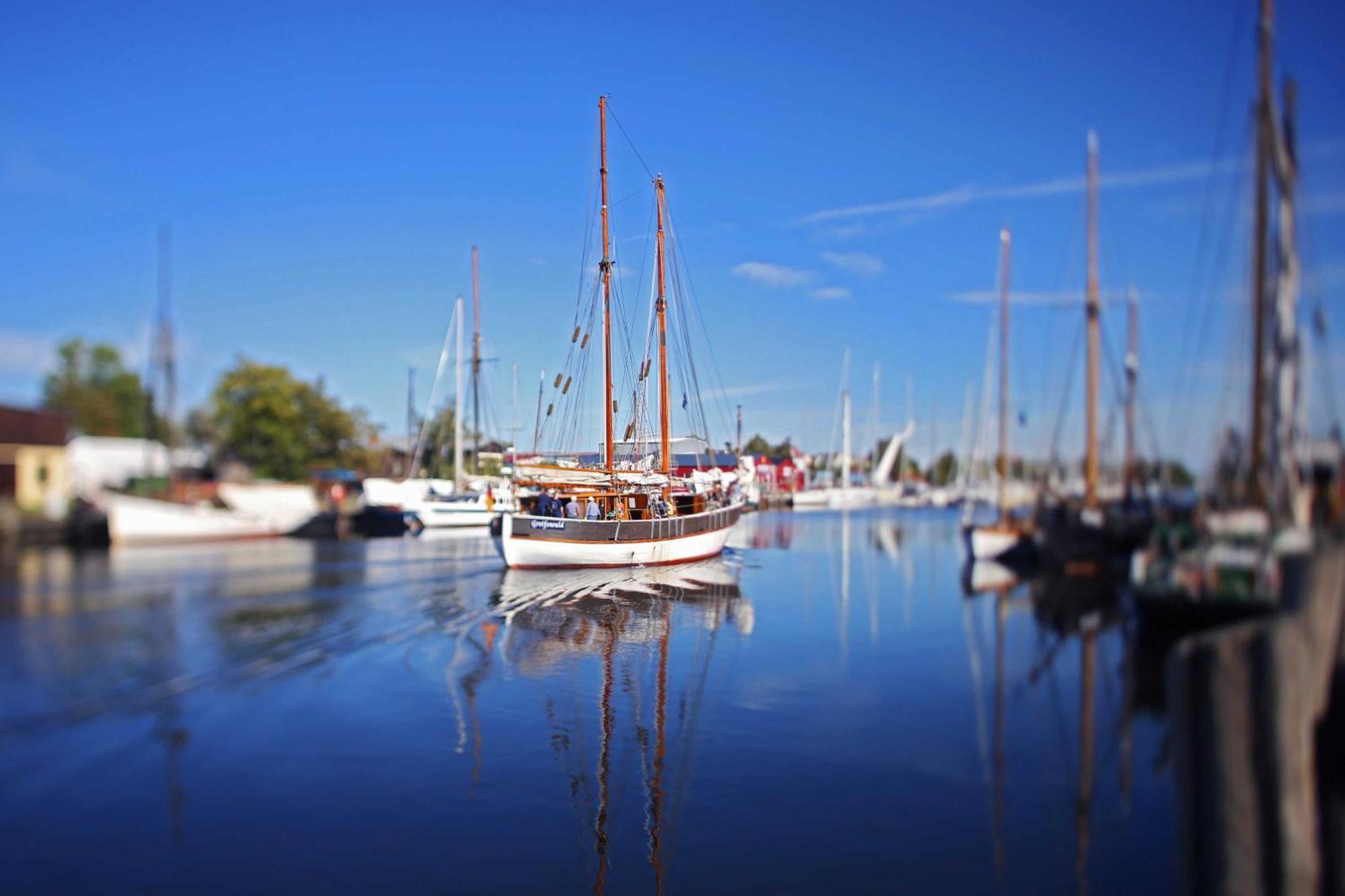 Hochwertige Ferienwohnung Direkt Am Wasser Mit Balkon Greifswald Eksteriør billede