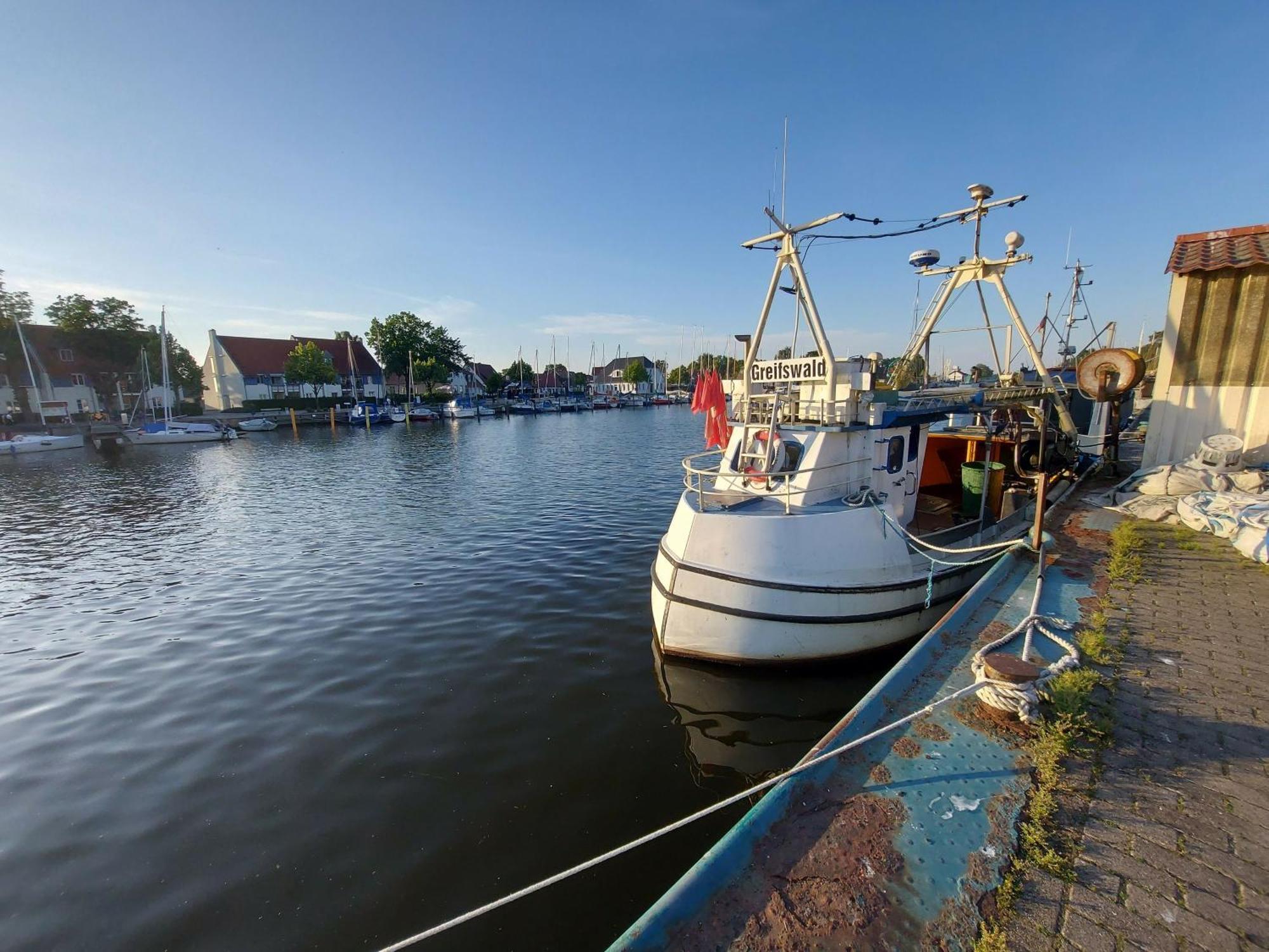 Hochwertige Ferienwohnung Direkt Am Wasser Mit Balkon Greifswald Eksteriør billede