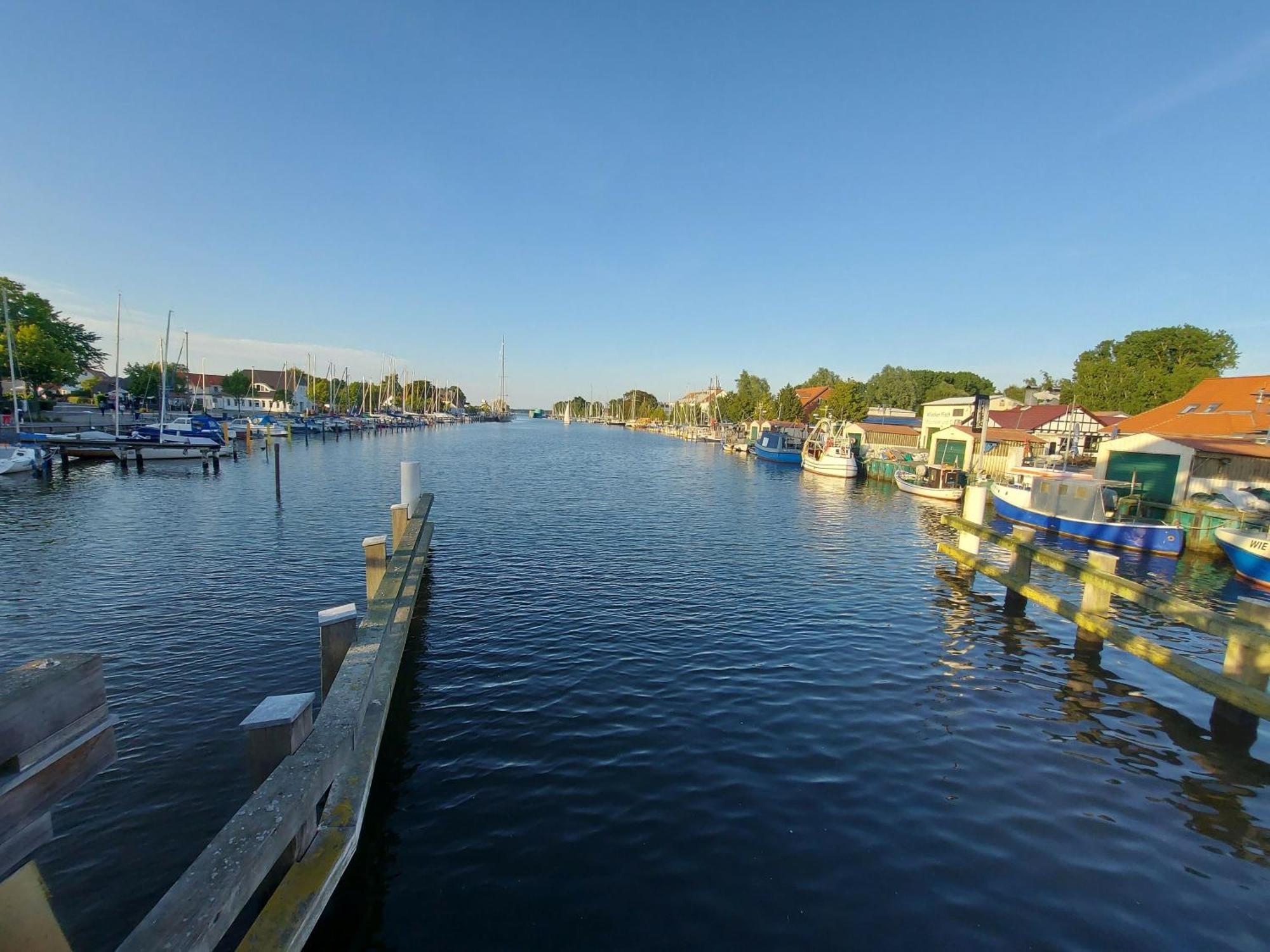Hochwertige Ferienwohnung Direkt Am Wasser Mit Balkon Greifswald Eksteriør billede